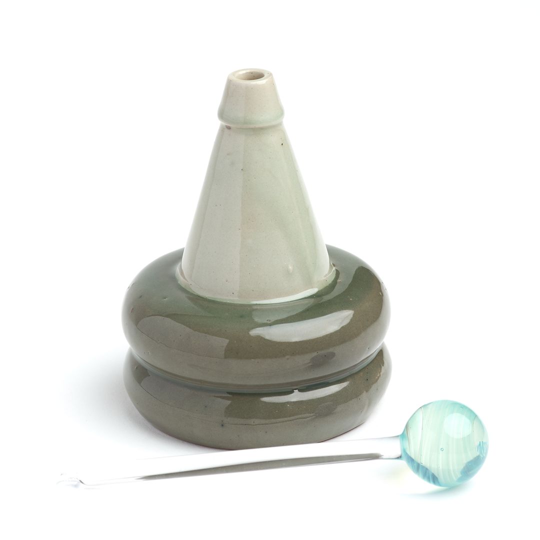 Apian Cuir ceramic vessel seen from above, the glass orb resting on the stacked glaze.